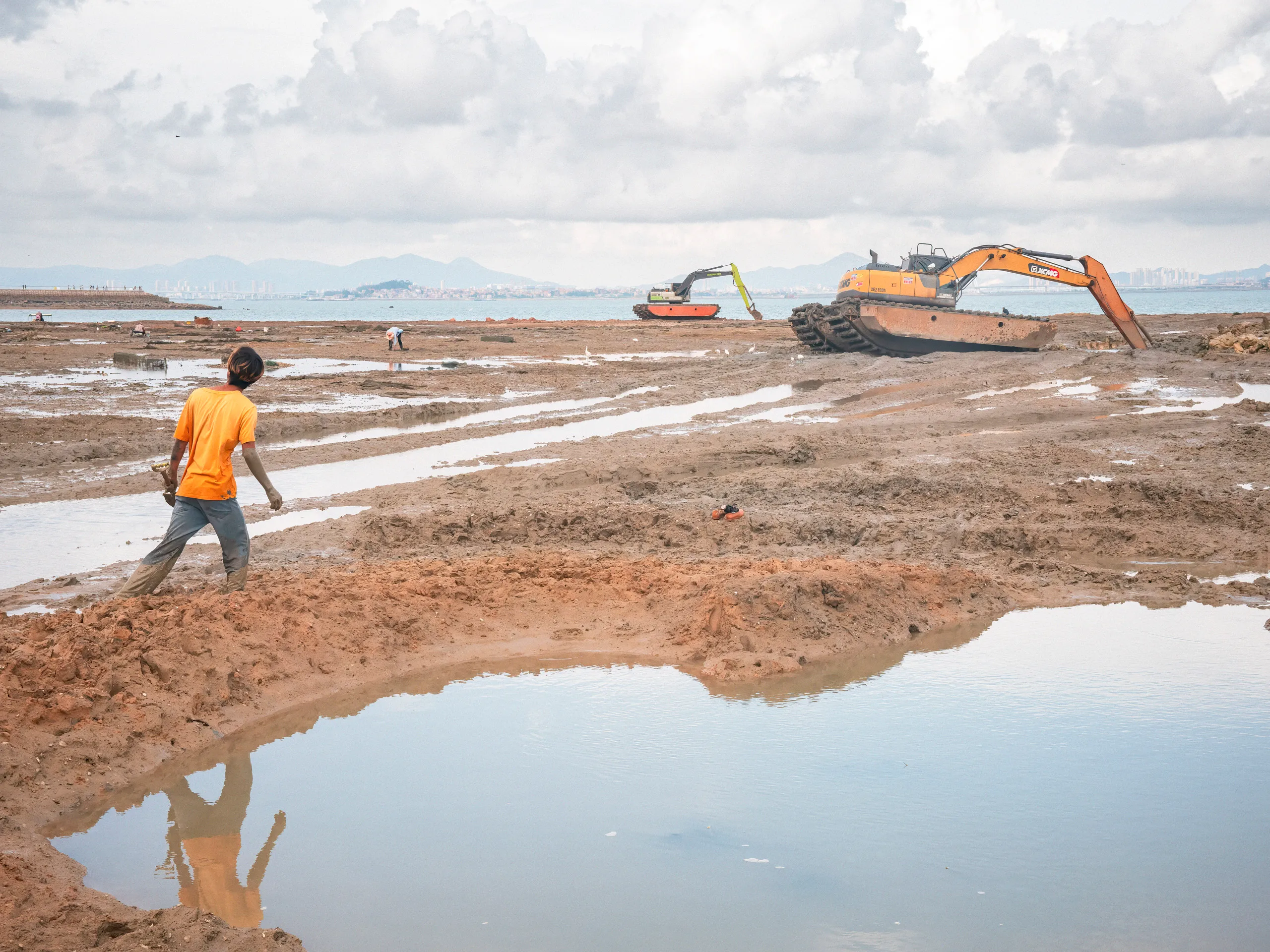 The Strip: On Temporary Grounds — tidal flats in Xiamen, photograph by Andras Ikladi