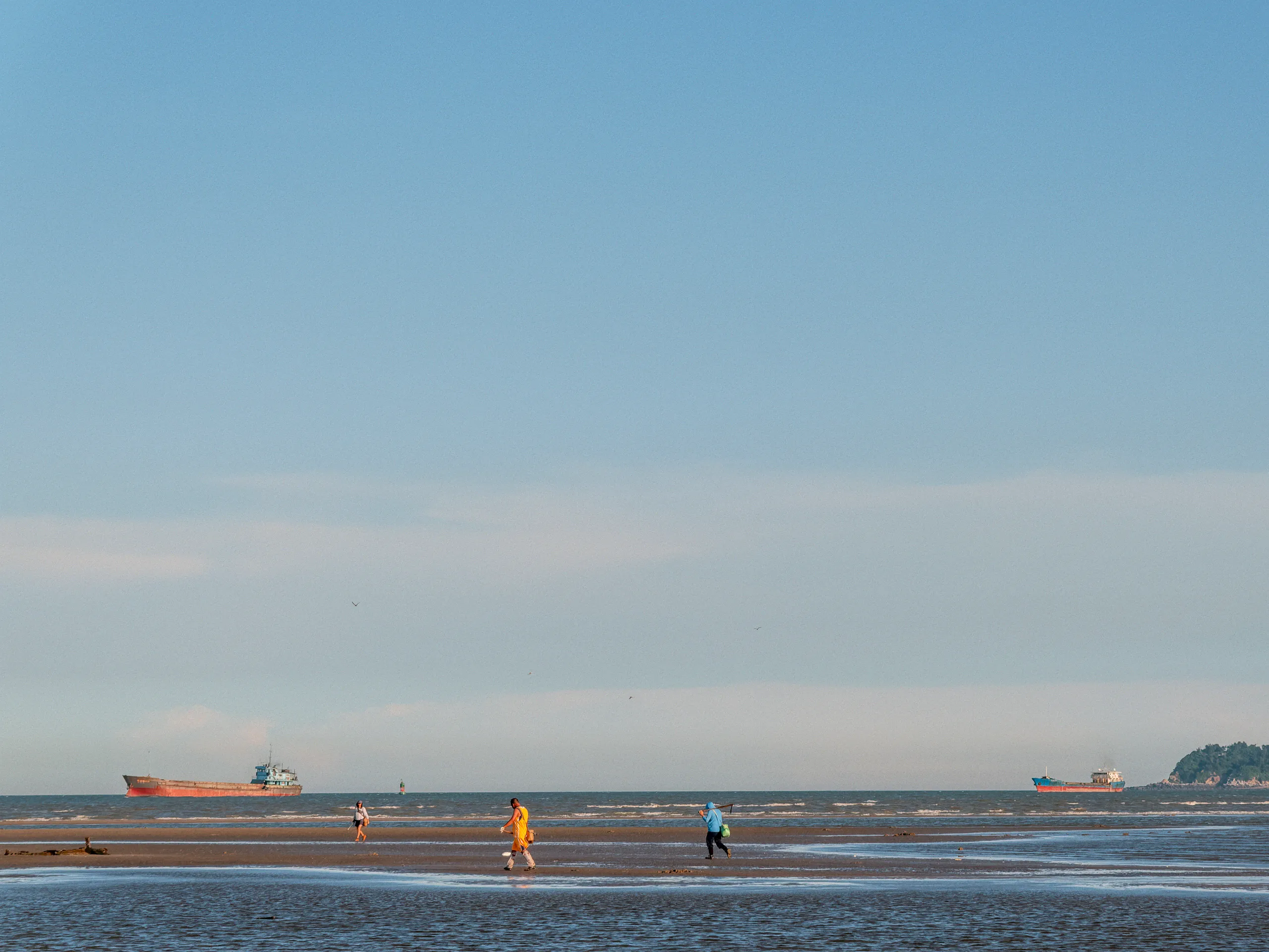 The Strip: On Temporary Grounds — tidal flats in Xiamen, photograph by Andras Ikladi