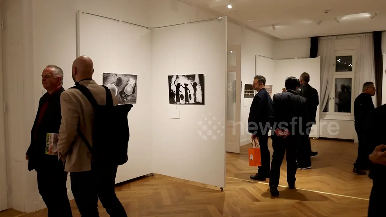 Láncszemek — installation view, Chinese Cultural Center, Budapest, 2024