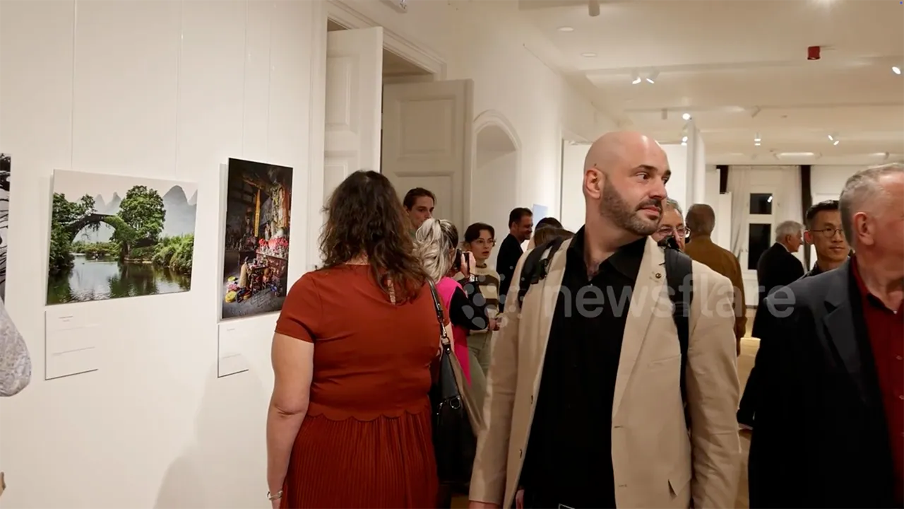 Láncszemek — installation view, Chinese Cultural Center, Budapest, 2024