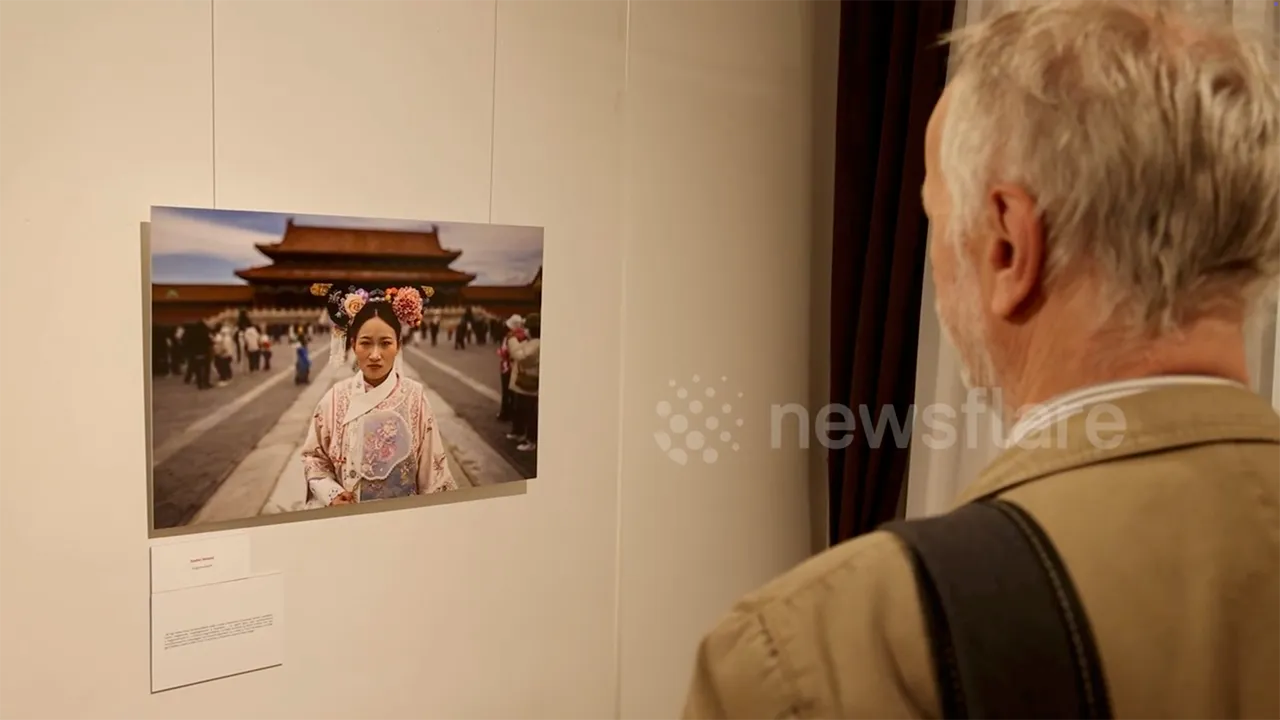 Láncszemek — installation view, Chinese Cultural Center, Budapest, 2024